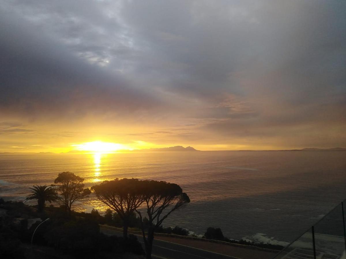 Oceana Palms Luxury Guest House Gordonʼs Bay Extérieur photo